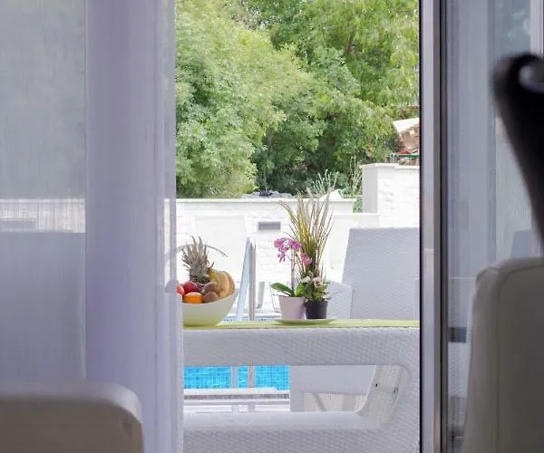 Luxury Beganovic-vrh