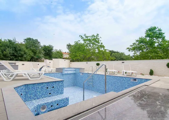 Luxury Beganovic-vrh