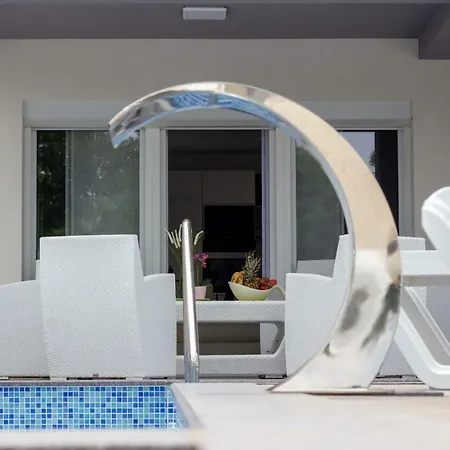 Luxury Beganovic-vrh