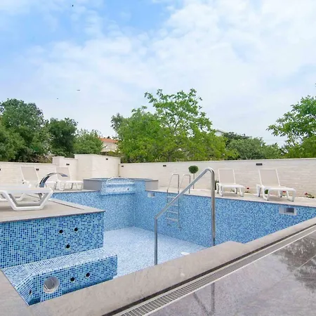 Luxury Beganovic-vrh